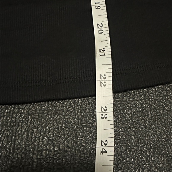 Old Navy Women's ribbed snug crop tee size large - Picture 7 of 7